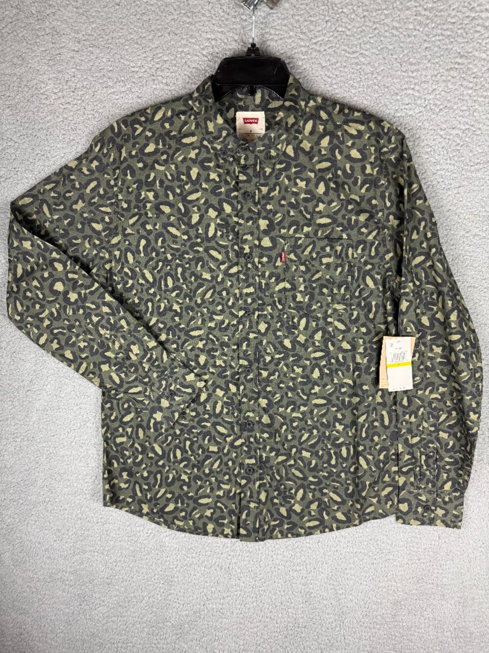 Levi's Men's Medium Omark Olive Night Abstract Camo Print Button Up Shirt NWT